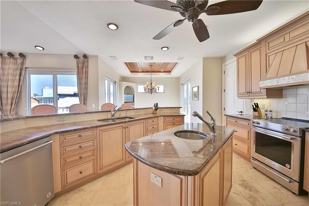 BAREFOOT BEACH - Residential