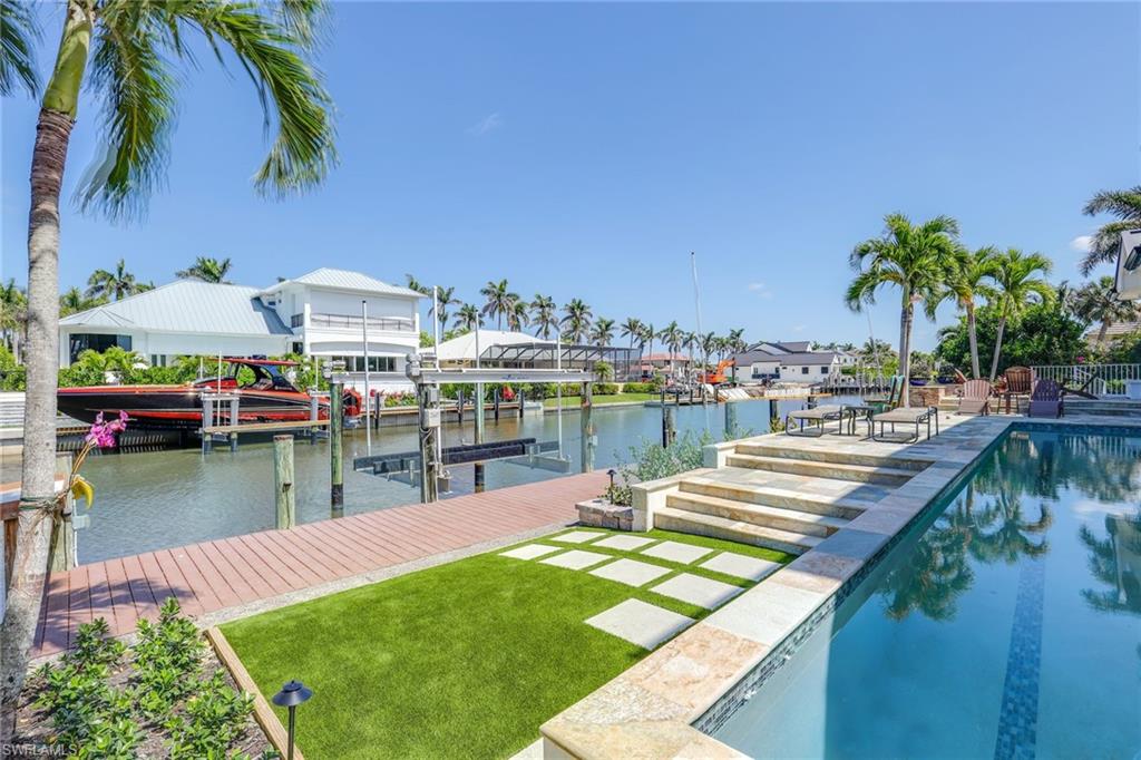 AQUALANE SHORES - Residential