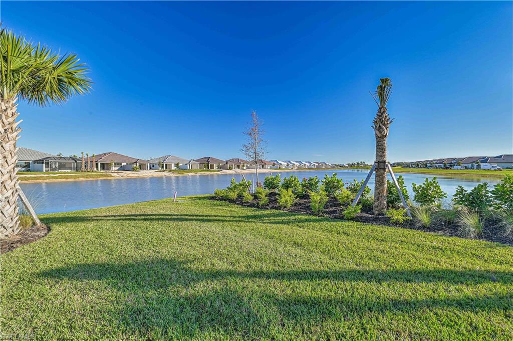 ESPLANADE LAKE CLUB - Residential