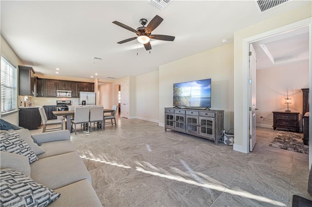 ESPLANADE LAKE CLUB - Residential