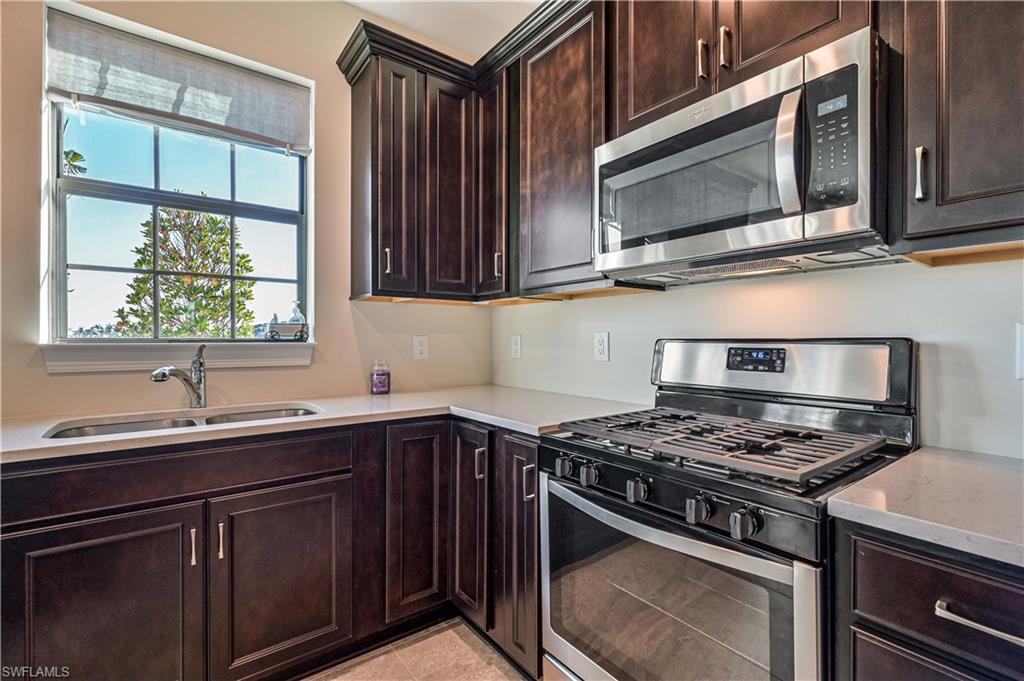 ESPLANADE LAKE CLUB - Residential