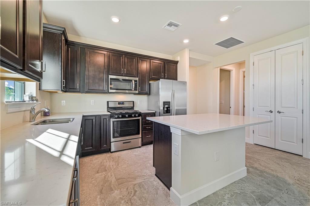 ESPLANADE LAKE CLUB - Residential