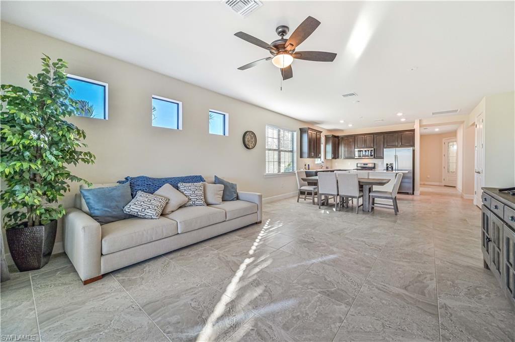 ESPLANADE LAKE CLUB - Residential