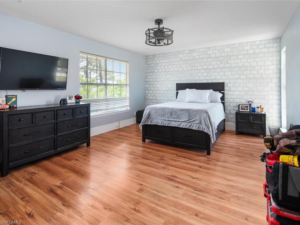 SAN CARLOS PARK - Residential