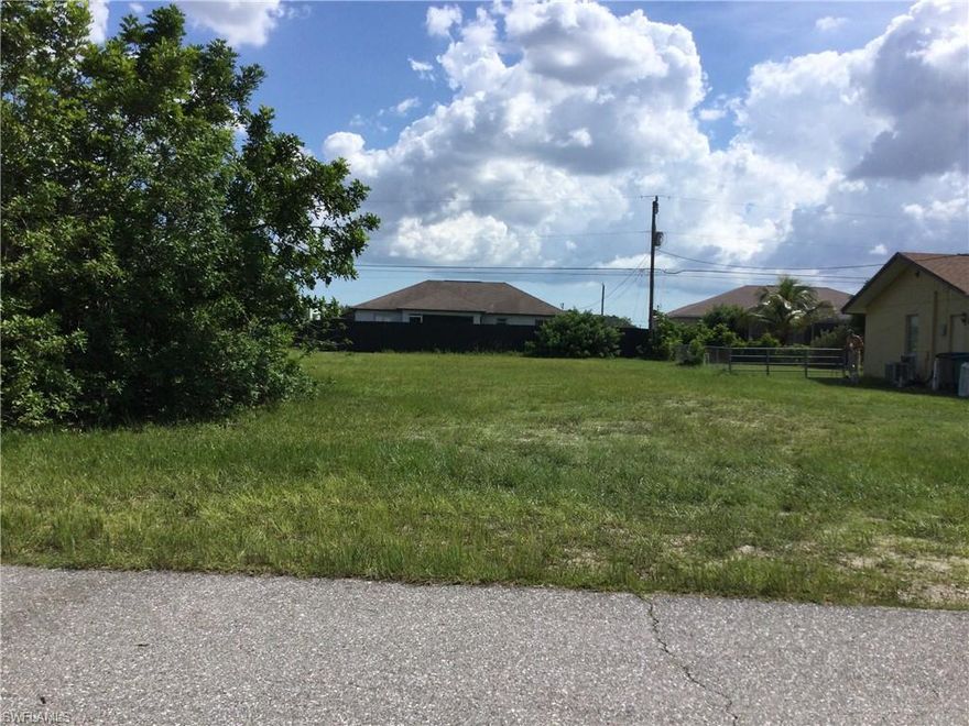 Build your new home on this off-water lot. Quick access to shopping and restaurants along the main thoroughfare in NE Cape and over in to Fort Myers.