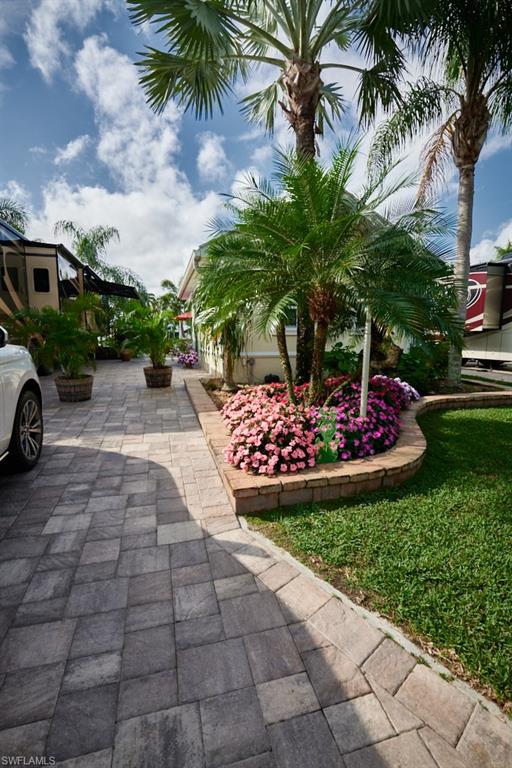 RIVERBEND MOTORCOACH RESORT - Land