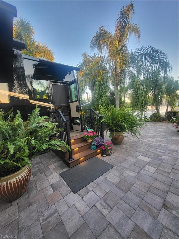 RIVERBEND MOTORCOACH RESORT - Land