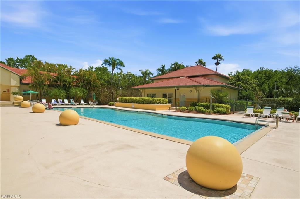 ROYAL GREENS - Residential