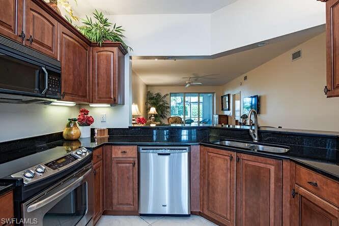 LAUREL OAKS AT PELICAN BAY - Residential