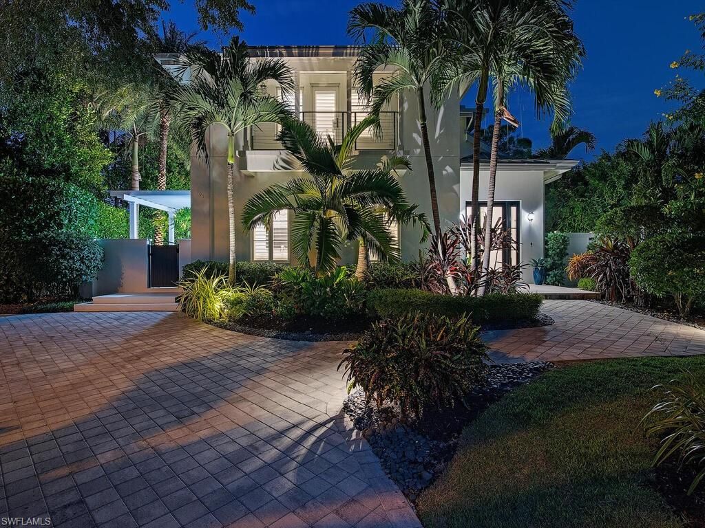 Photo of 501 2nd AVE N, NAPLES, FL 34102 (MLS # 225080178)