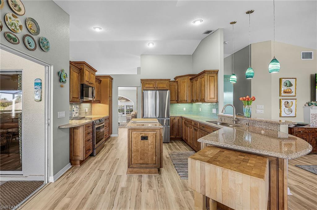 CAPE CORAL - Residential