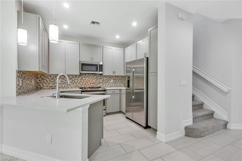 VANDERBILT RESERVE - Residential Lease