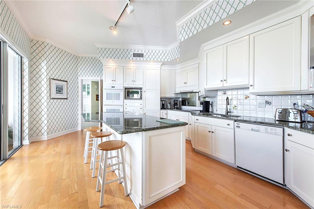 CONTESSA AT BAY COLONY - Residential