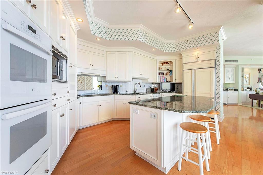 CONTESSA AT BAY COLONY - Residential