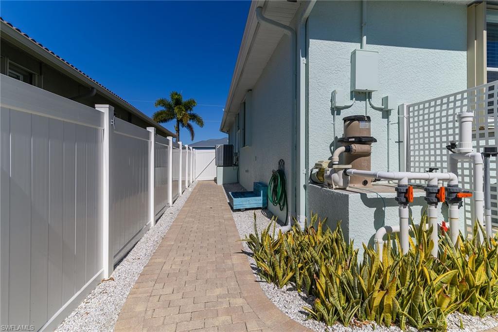 MARCO BEACH - Residential