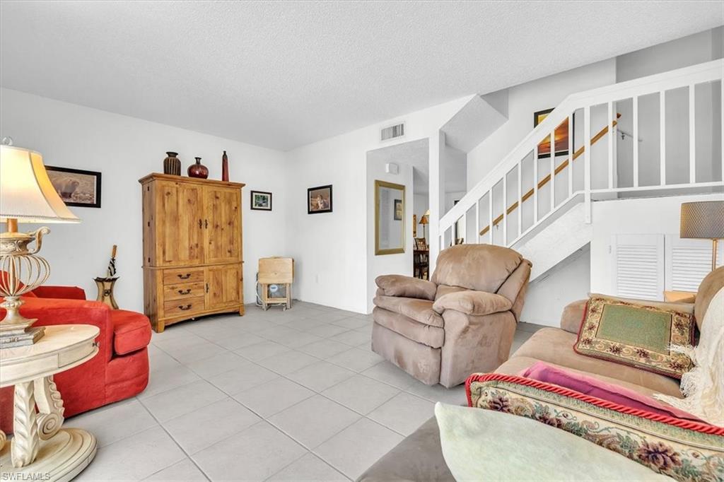 PINEWOOD VILLAS - Residential