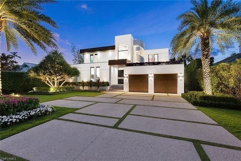 652 Bougainvillea RD NAPLES FL 34102