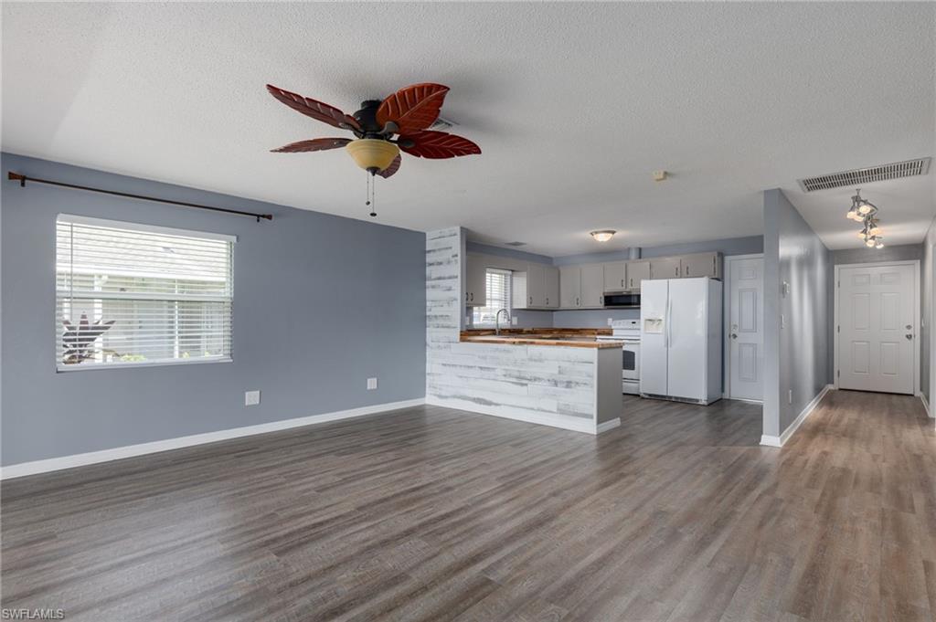 PARADISE SHORES - Residential