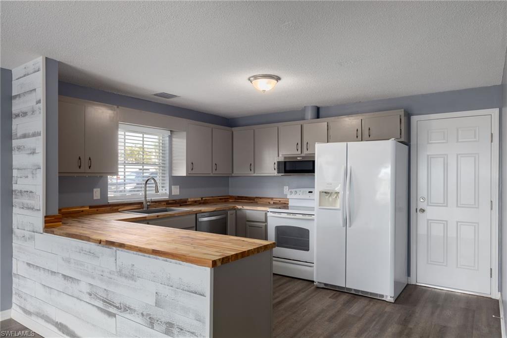 PARADISE SHORES - Residential