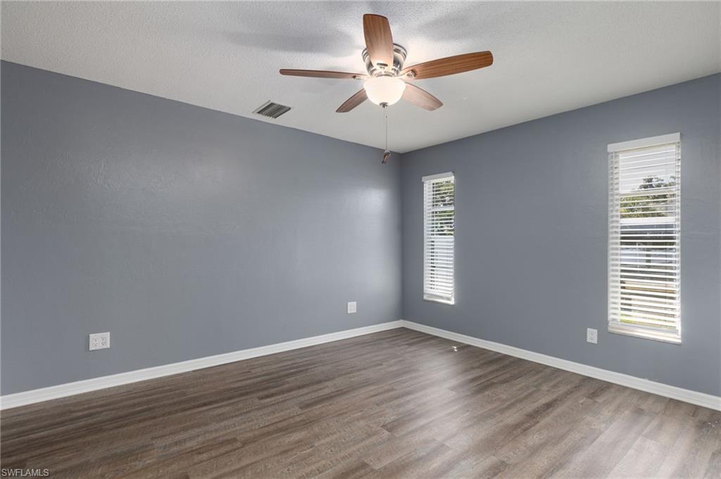 PARADISE SHORES - Residential