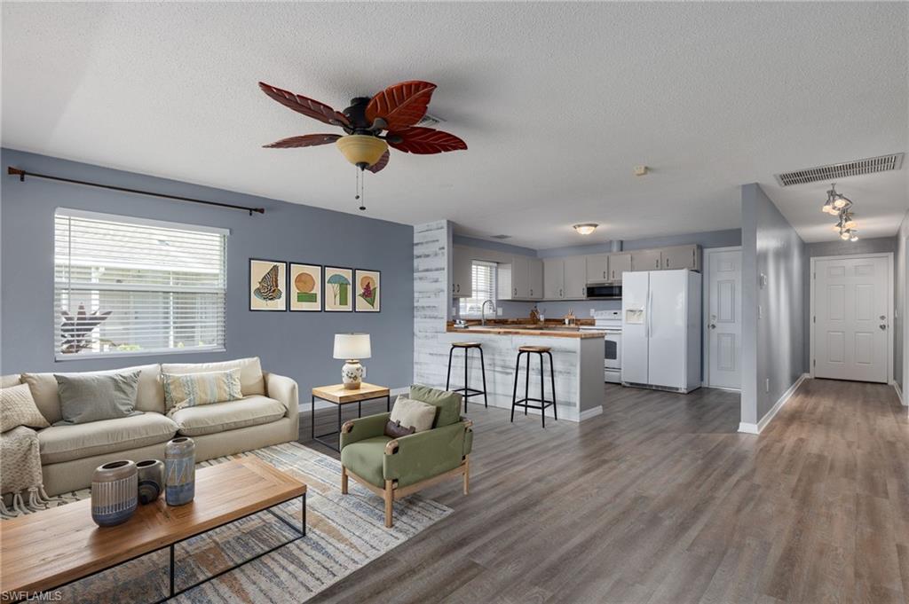 PARADISE SHORES - Residential