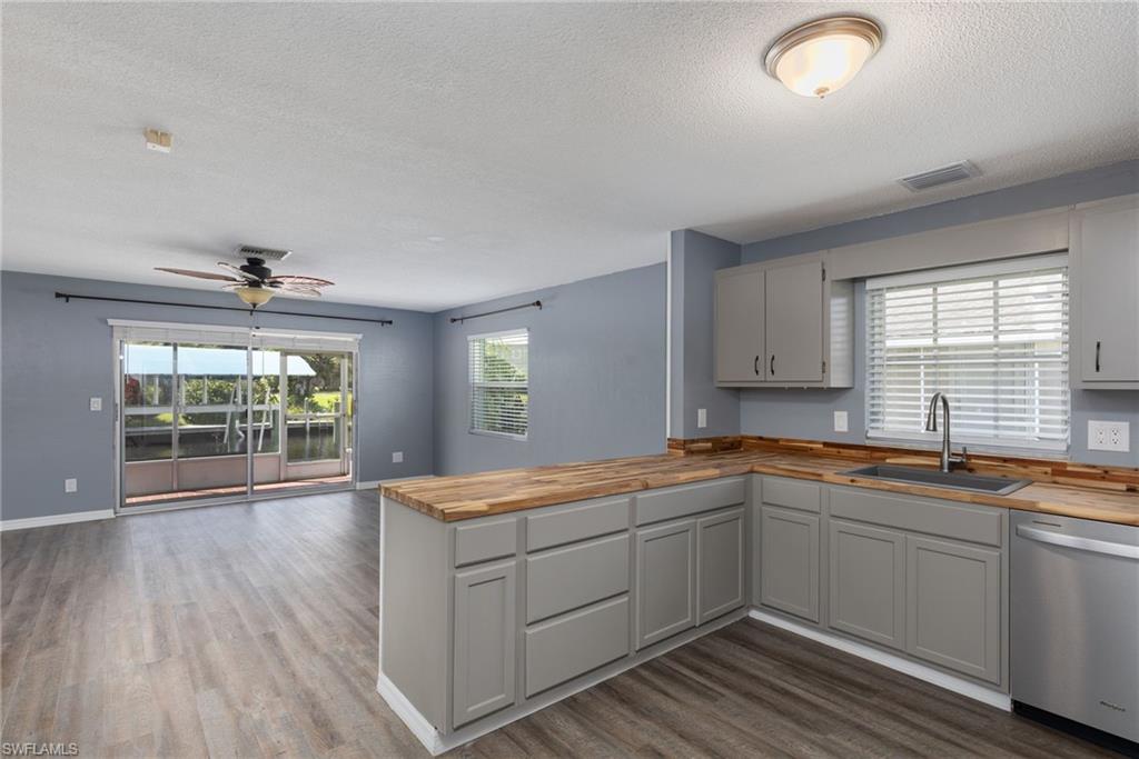 PARADISE SHORES - Residential