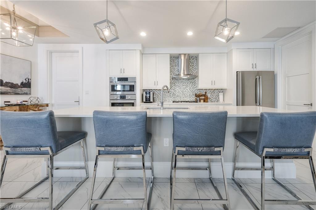 NAPLES SQUARE - Residential