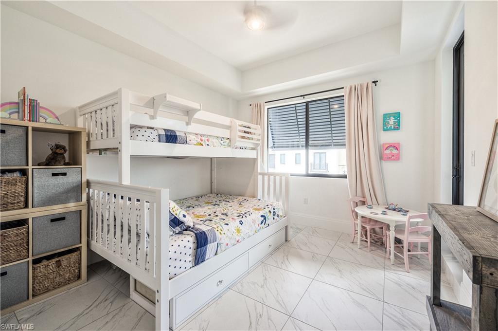 NAPLES SQUARE - Residential