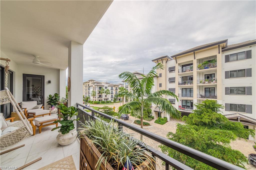 NAPLES SQUARE - Residential