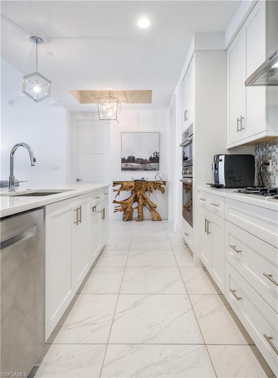 NAPLES SQUARE - Residential