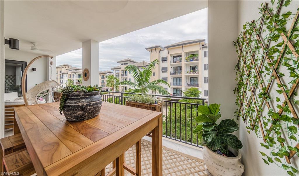 NAPLES SQUARE - Residential