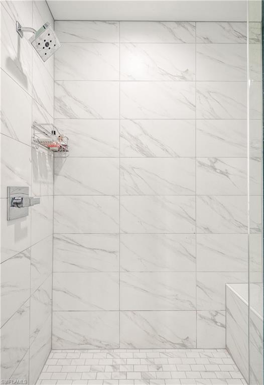 NAPLES SQUARE - Residential