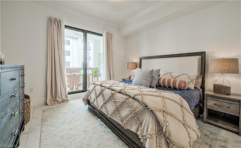 NAPLES SQUARE - Residential