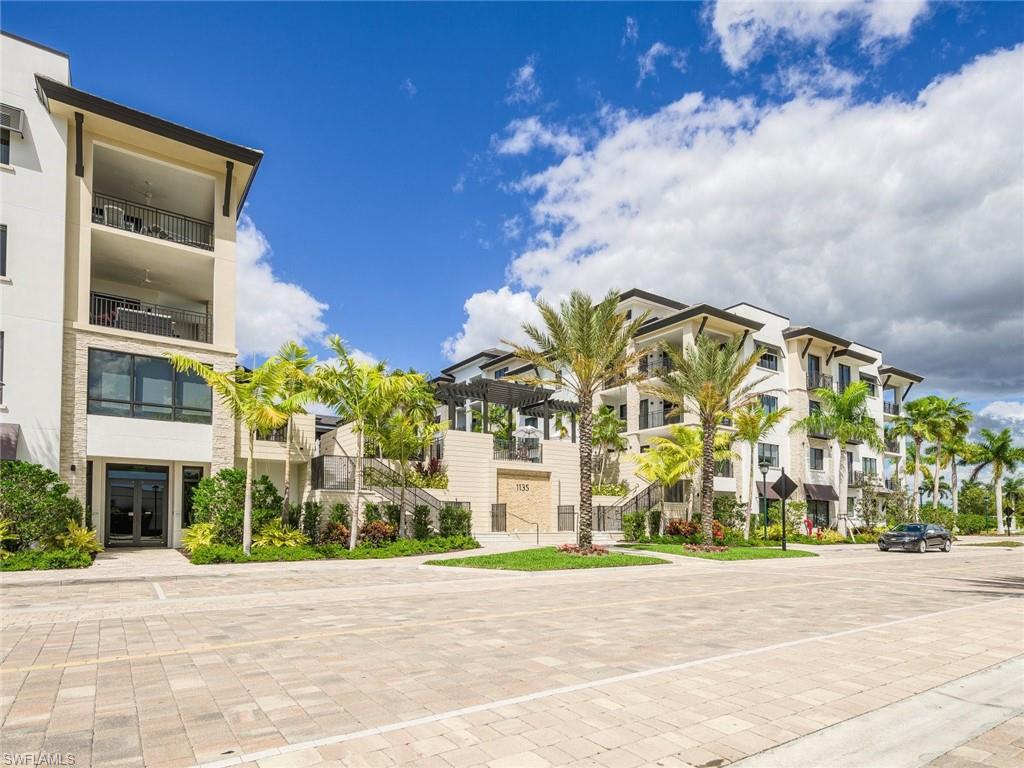 NAPLES SQUARE - Residential