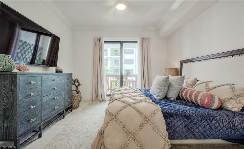 NAPLES SQUARE - Residential