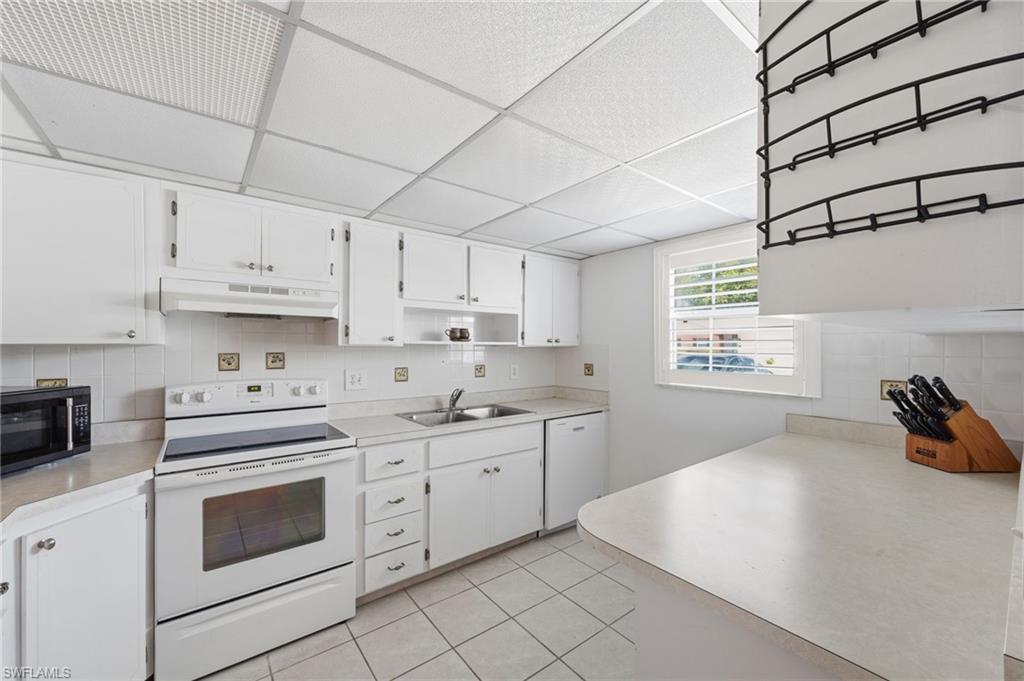 MYERLEE COUNTRY CLUB ESTATES NORTH CONDO - Residential