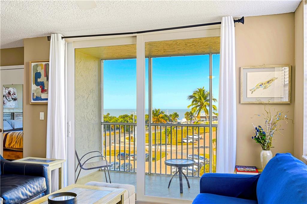 BEACH AND TENNIS CLUB - Residential