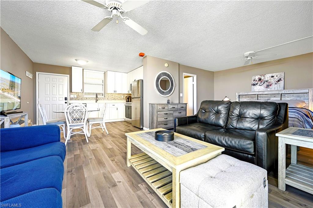 BEACH AND TENNIS CLUB - Residential