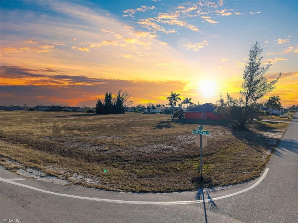 CAPE CORAL - Land