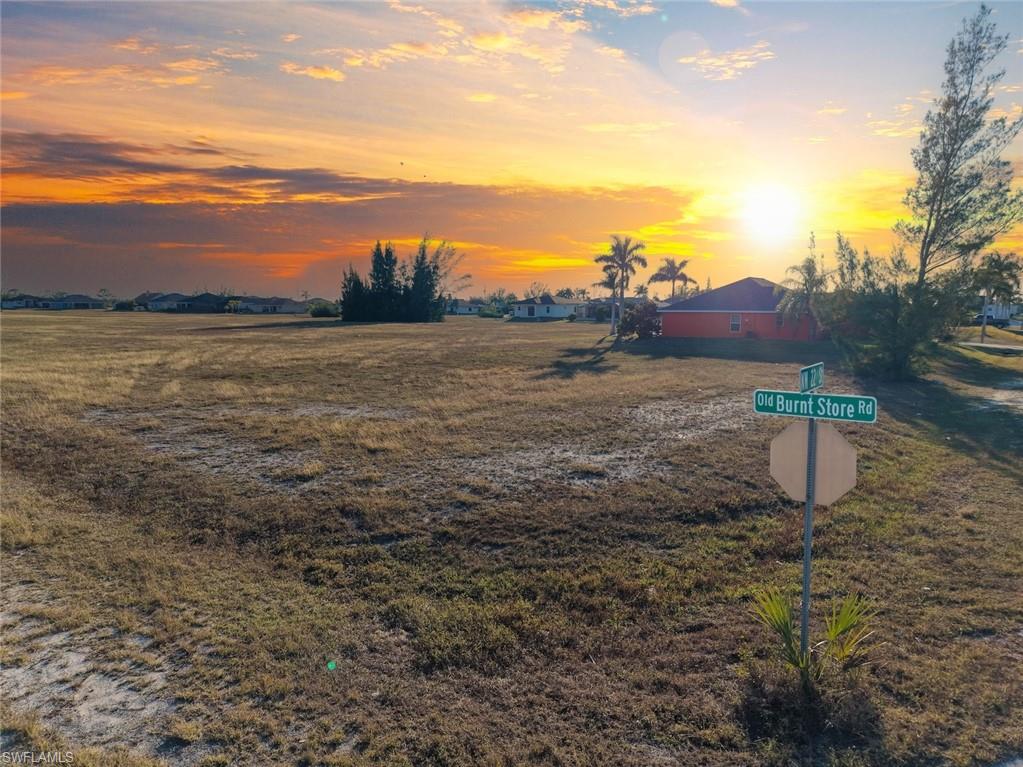CAPE CORAL - Land
