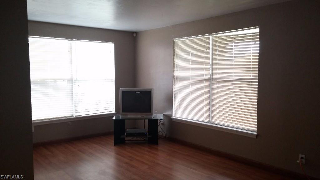 SAN CARLOS PARK - Residential