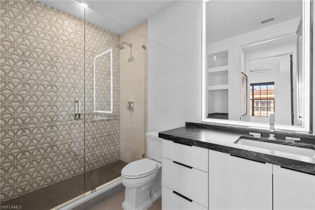 THE RESIDENCES AT COCONUT POINT - Residential Lease