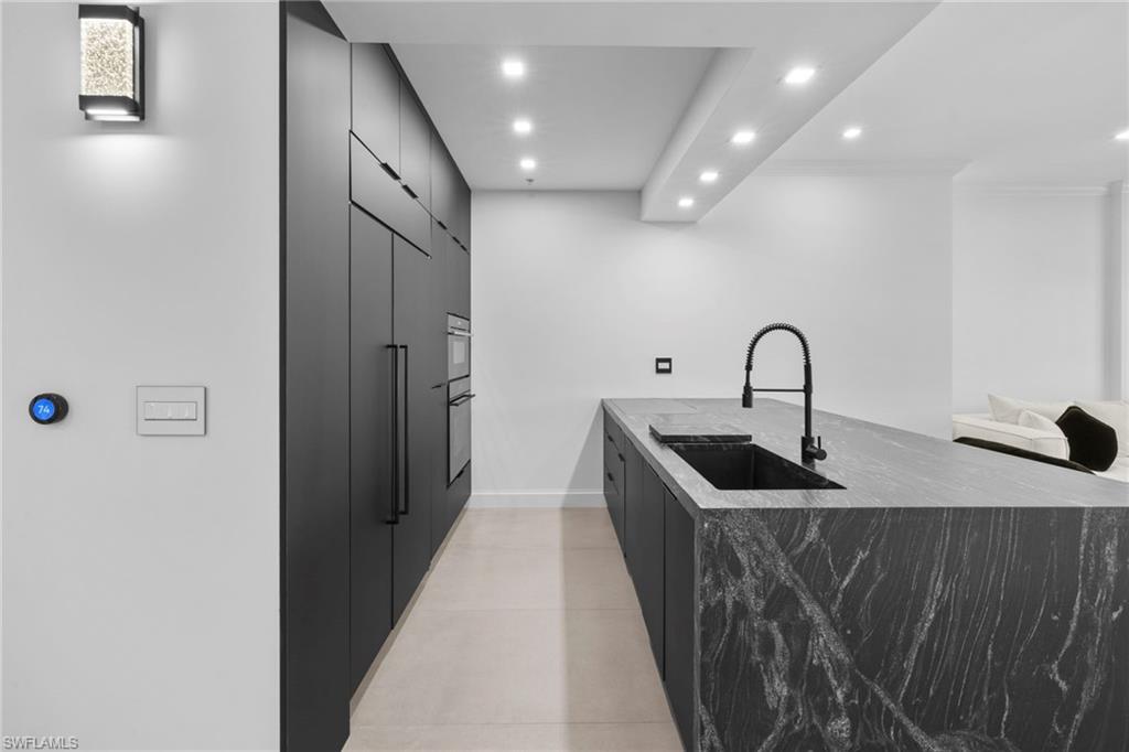 THE RESIDENCES AT COCONUT POINT - Residential Lease