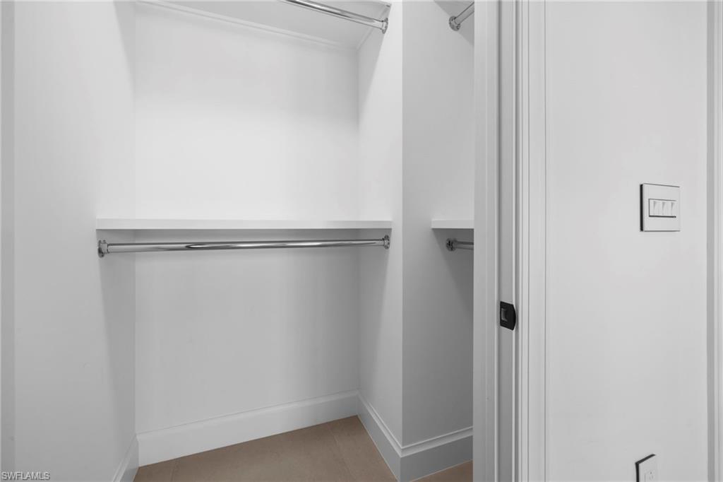 THE RESIDENCES AT COCONUT POINT - Residential Lease