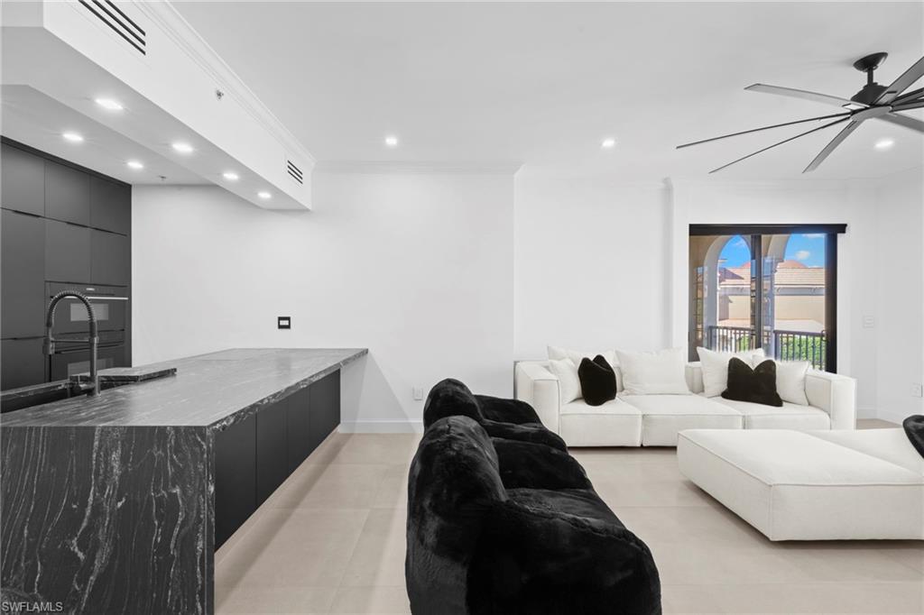 THE RESIDENCES AT COCONUT POINT - Residential Lease