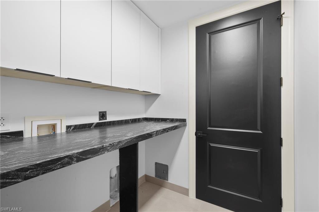 THE RESIDENCES AT COCONUT POINT - Residential Lease