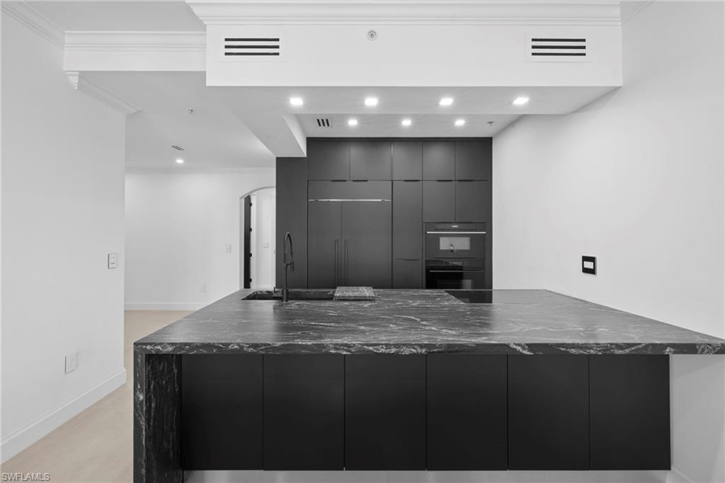 THE RESIDENCES AT COCONUT POINT - Residential Lease