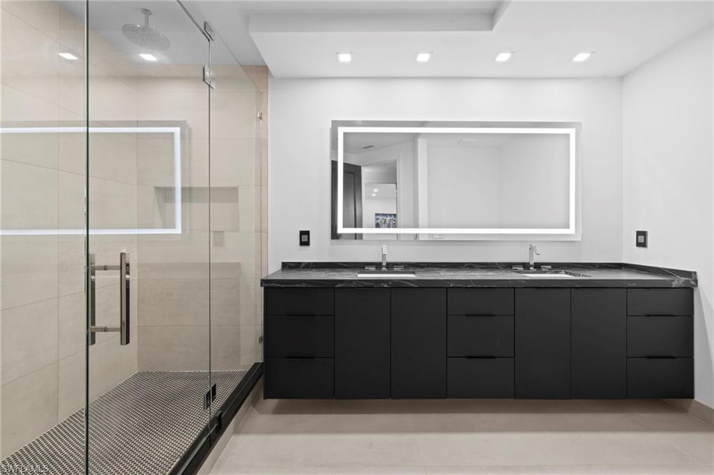 THE RESIDENCES AT COCONUT POINT - Residential Lease