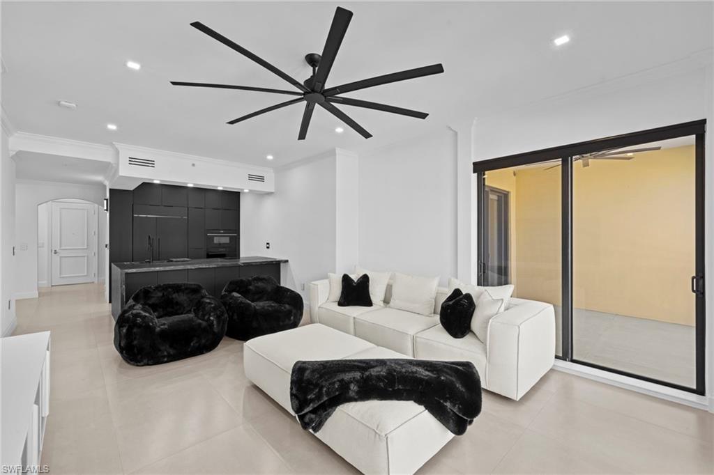 THE RESIDENCES AT COCONUT POINT - Residential Lease