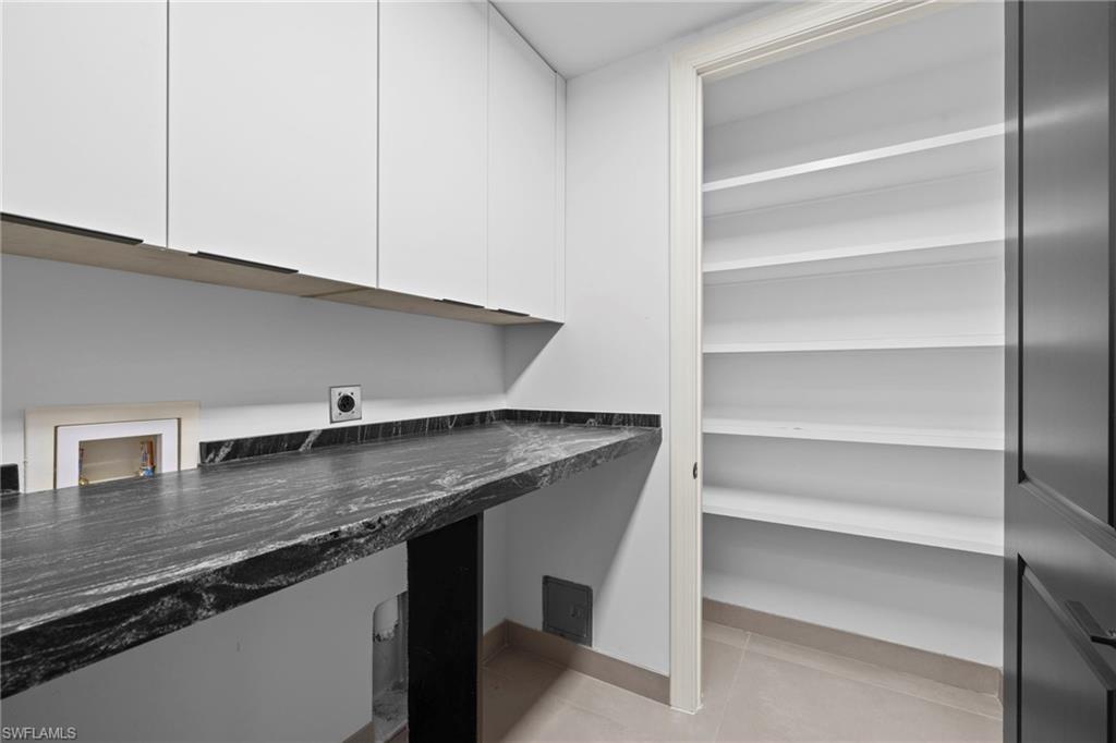 THE RESIDENCES AT COCONUT POINT - Residential Lease